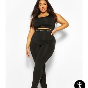 Plus size activewear set. Leggings & Sports Bra